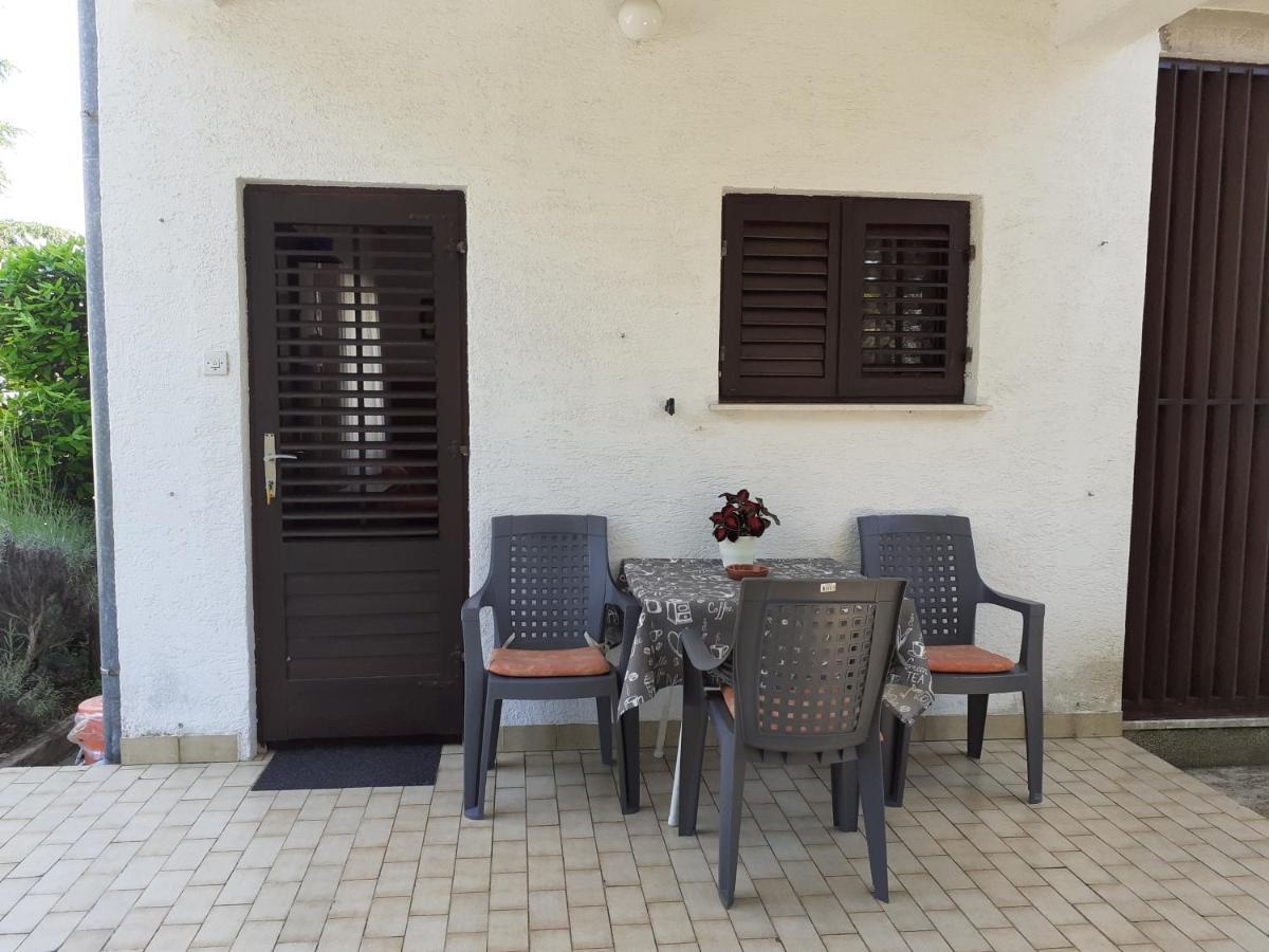 Apartments With A Parking Space Malinska, Krk - 19291 ภายนอก รูปภาพ